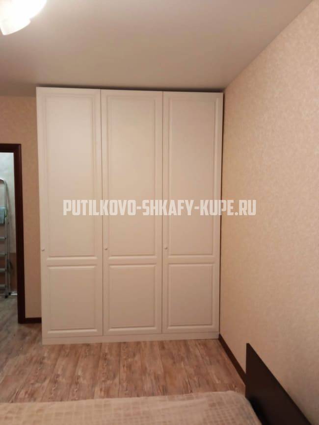 Распашные шкафы Путилково