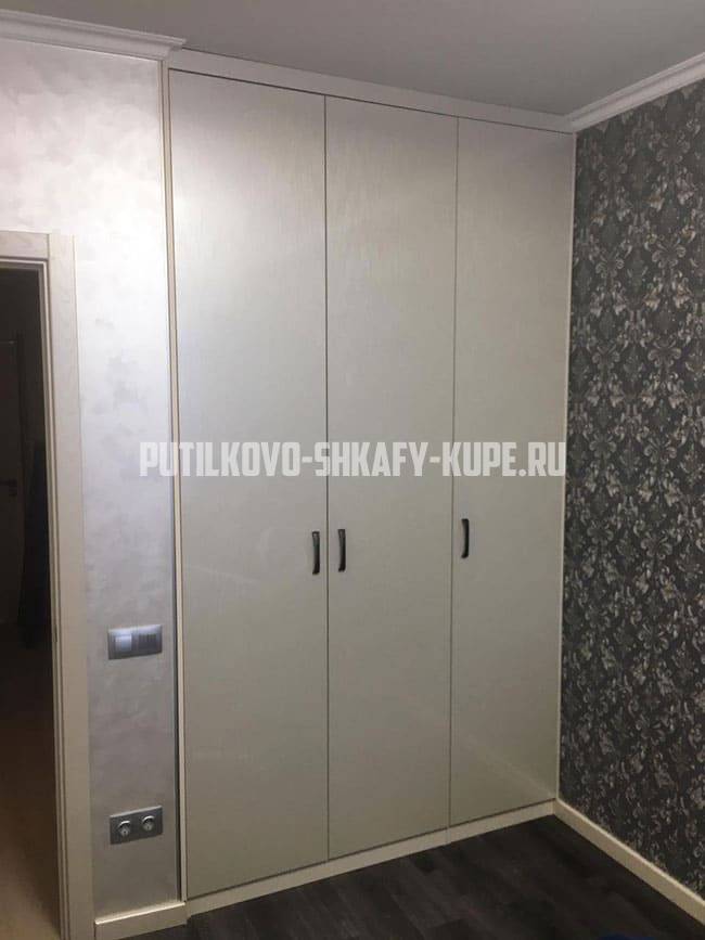 Распашные шкафы Путилково